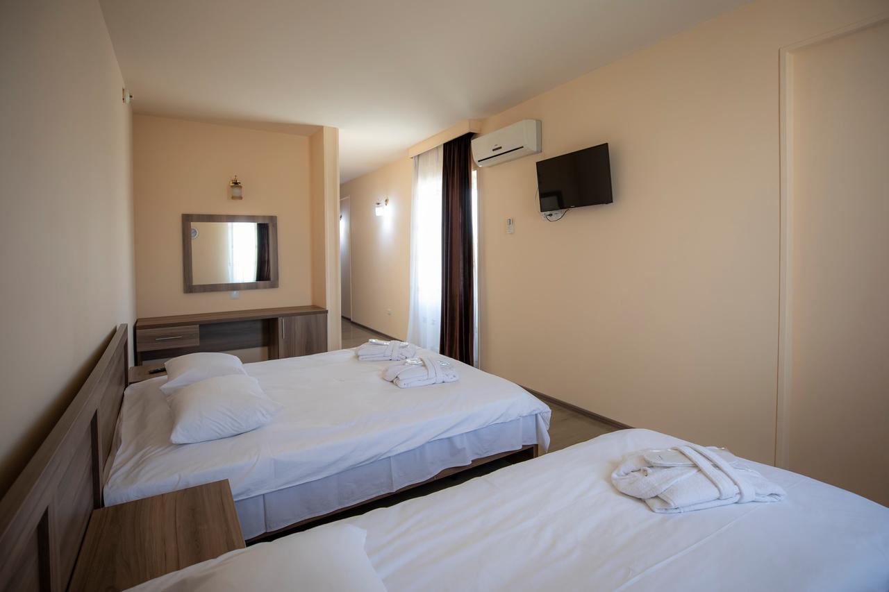 Leader Hotel Gori Bagian luar foto