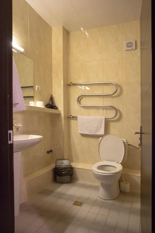 Leader Hotel Gori Bagian luar foto